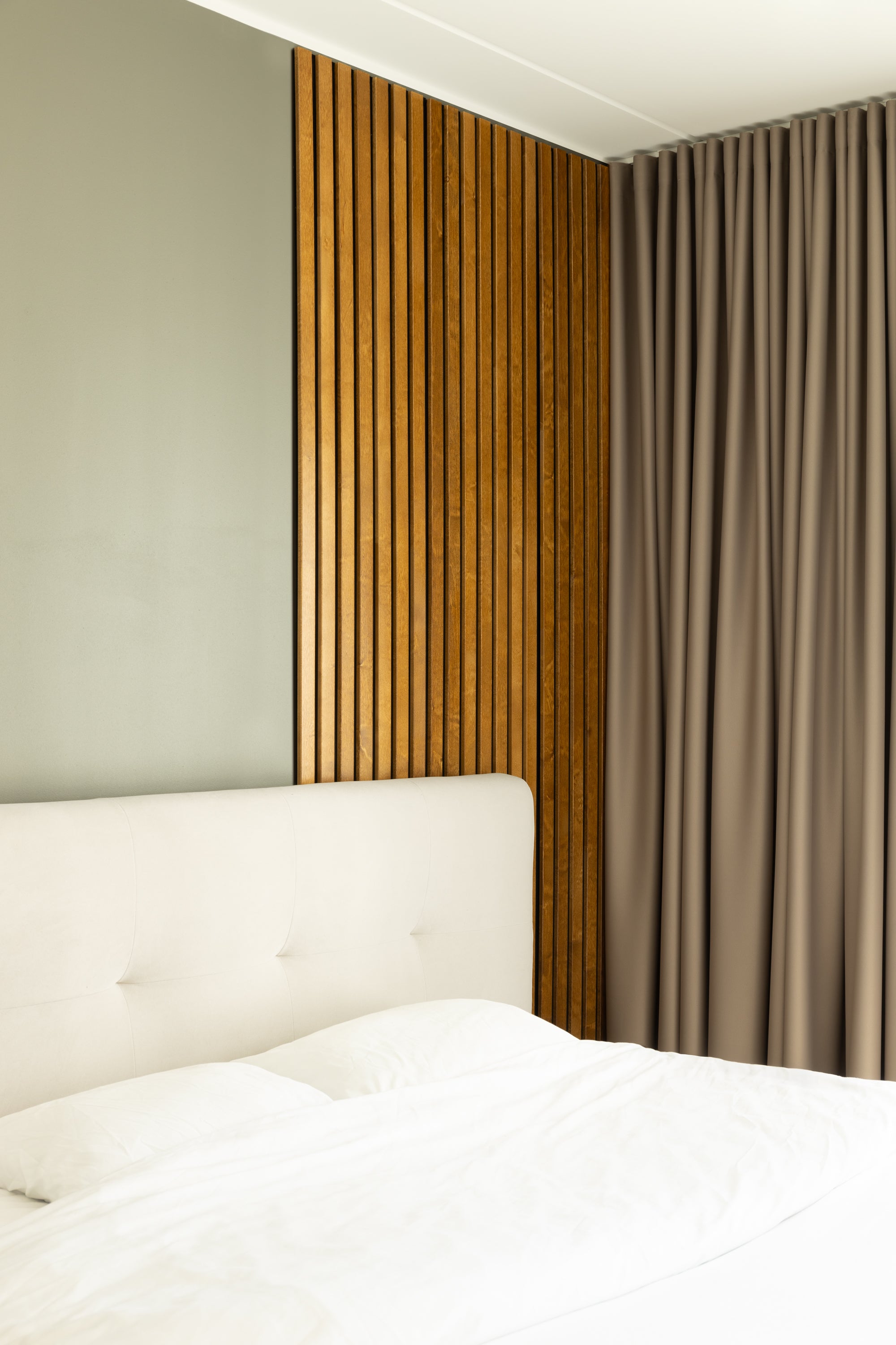 Stained Solid Birch Wood Acoustic Panel 2400x385mm - 40mm Slats, Black Felt Backing